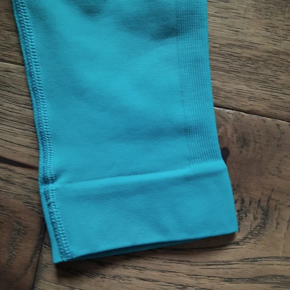 Lululemon Cropped Compression Tights - Picture 3 of 10